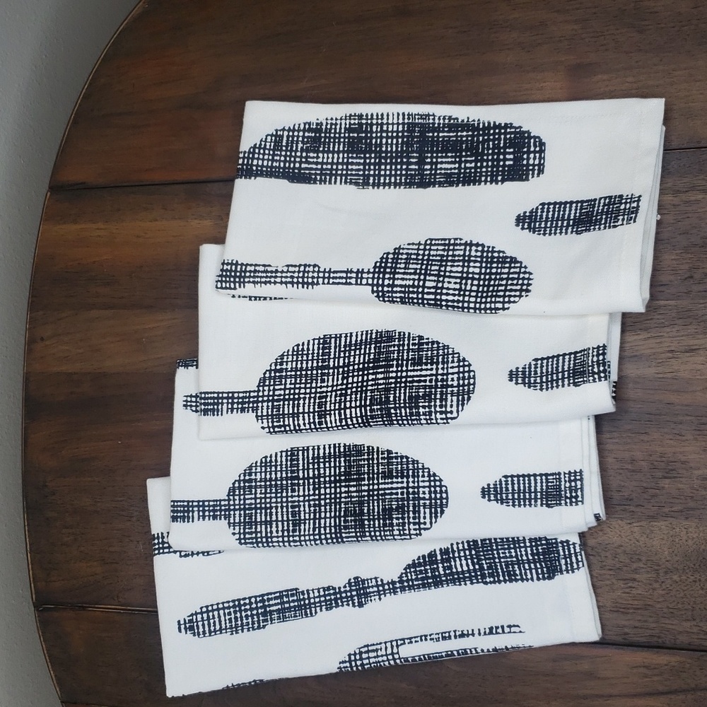 Crate&Barrel NWOT Cloth Dinner Napkins Set of 4